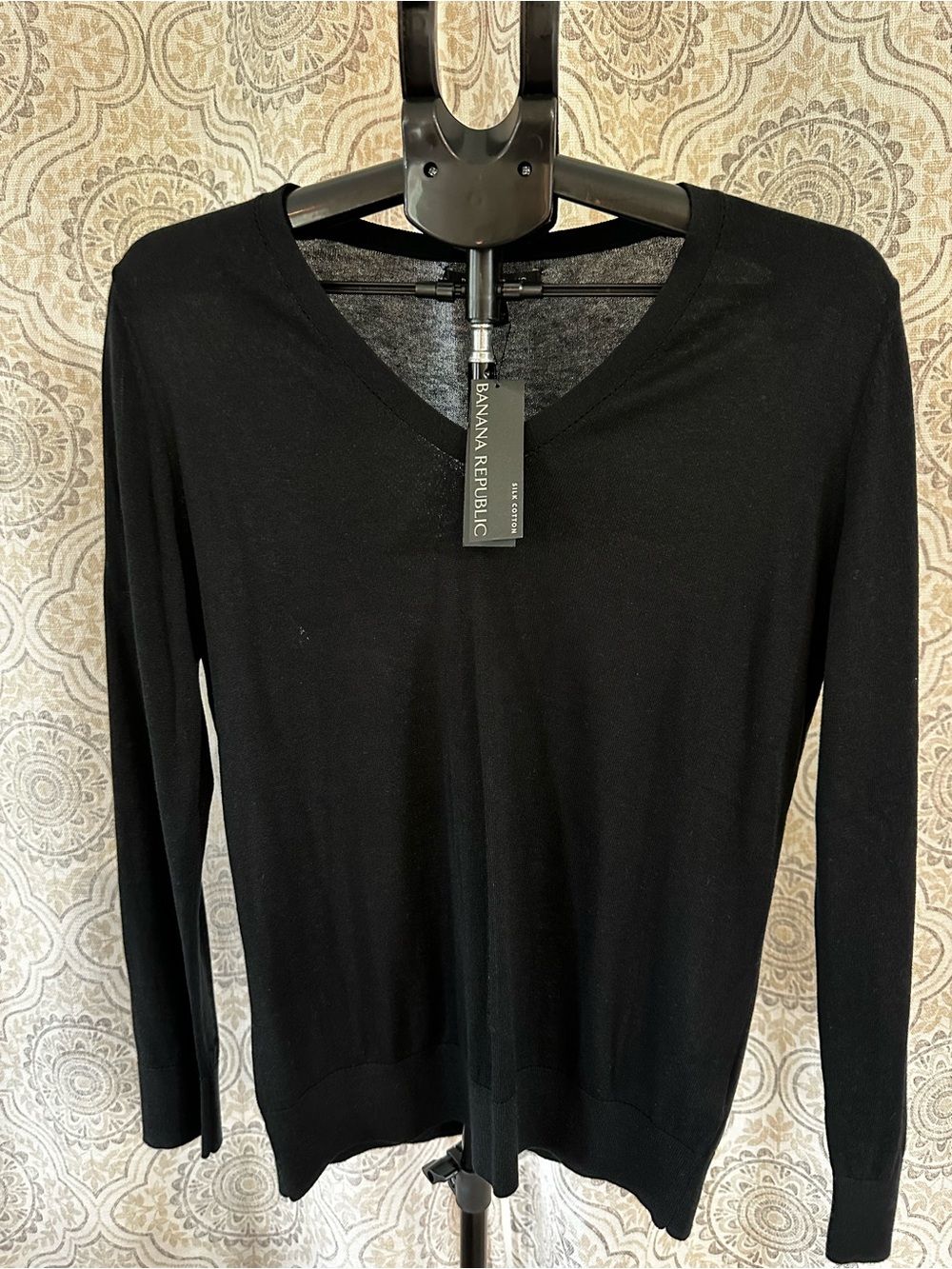 NWT - Banana Republic Black V-Neck Women's Sweater silk cotton blend